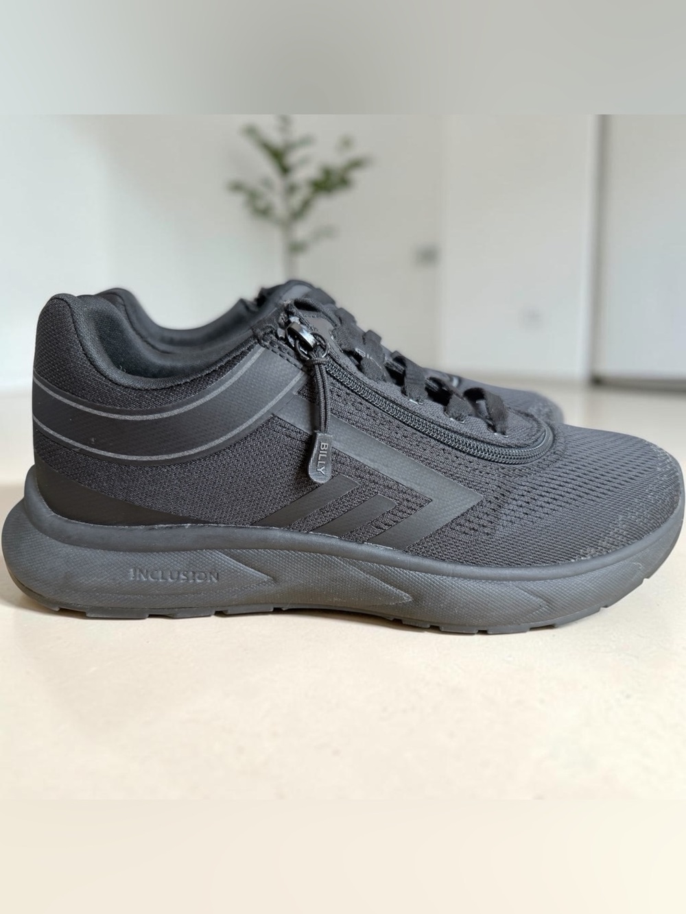 Billy Footwear Inclusion Men’s 8 Wide Black Low Wraparound Zip Adaptive Sneakers